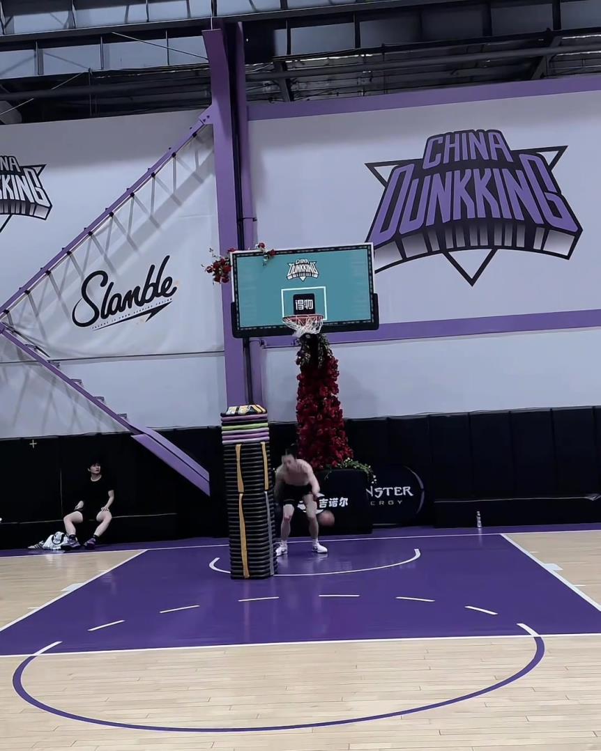 兄弟，這個摸高如何？