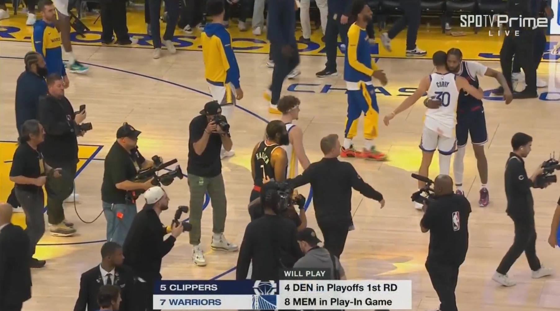 加時賽12分無解表現(xiàn)率隊獲勝！哈登賽后臉上笑容藏不住呀