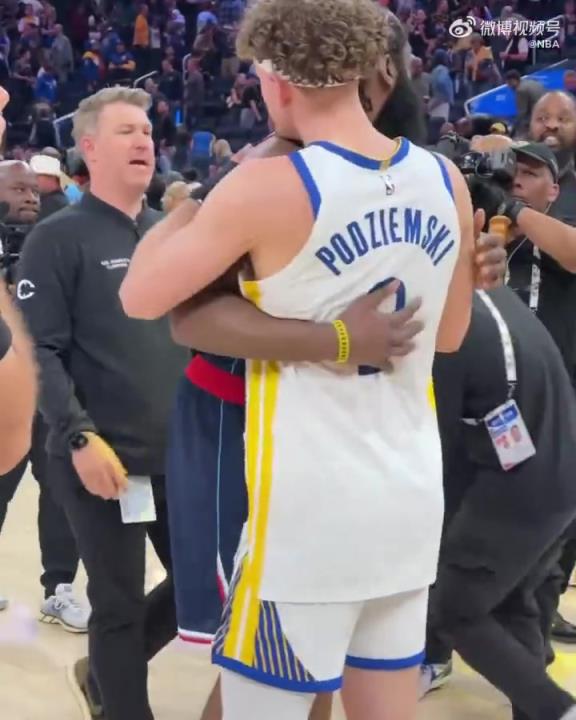 能打破附加賽不勝魔咒嗎？庫里賽后和哈登&小卡紛紛擁抱