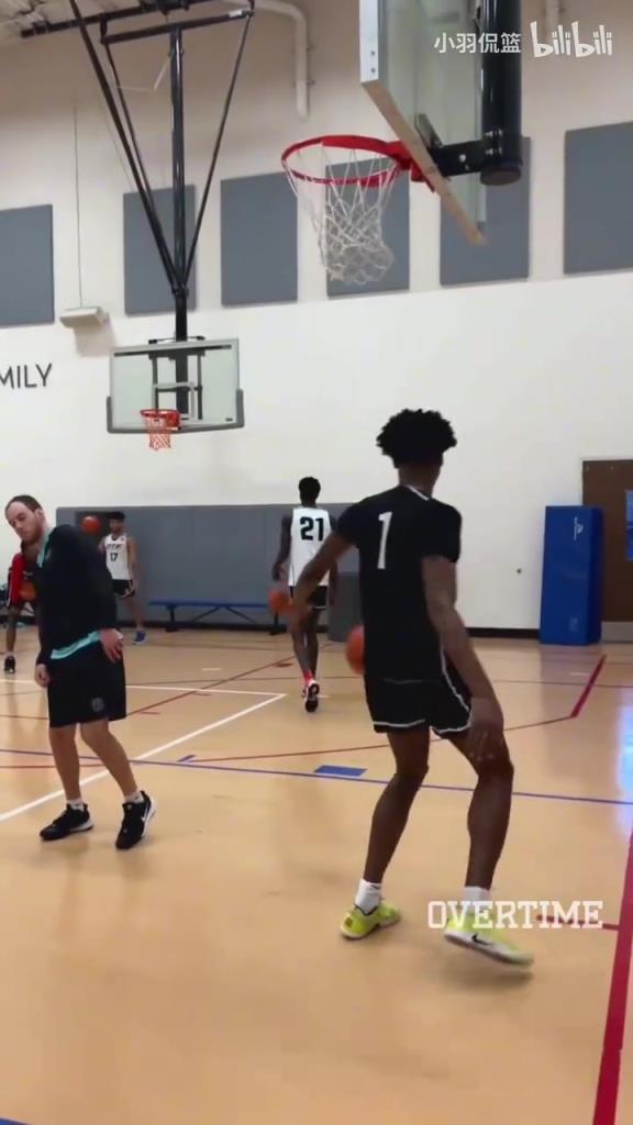 地表最強身體素質(zhì)？阿門扣籃簡直就像直升機起飛一樣！