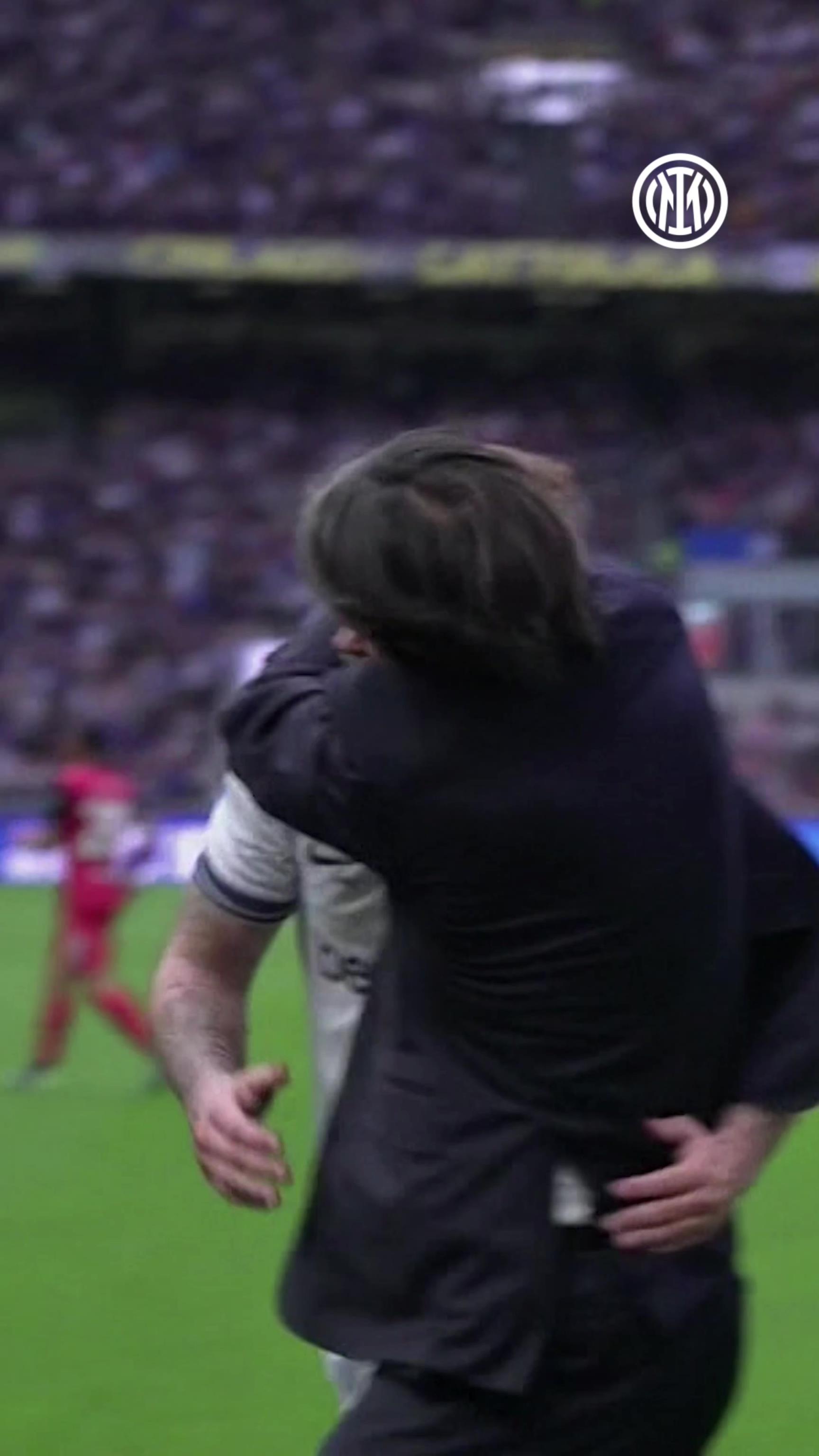 太銷魂，網(wǎng)友：阿瑙托維奇這腳傳球的確值得小因又摟又親