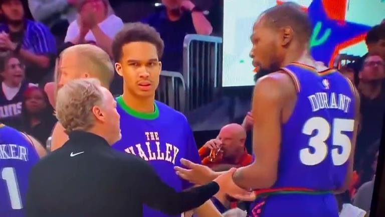 下課導火索？主帥布登此前抓住KD手臂要說什么，被一把甩開！