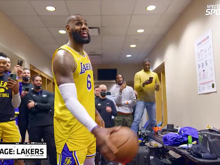 里弗斯絕殺之后湖人隊(duì)的更衣室氛圍，簡直不要太和諧??！