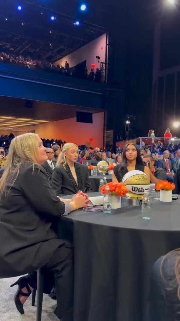 今天這穿搭，差點(diǎn)沒認(rèn)出來！佩奇-布克斯當(dāng)選WNBA狀元后十分淡定