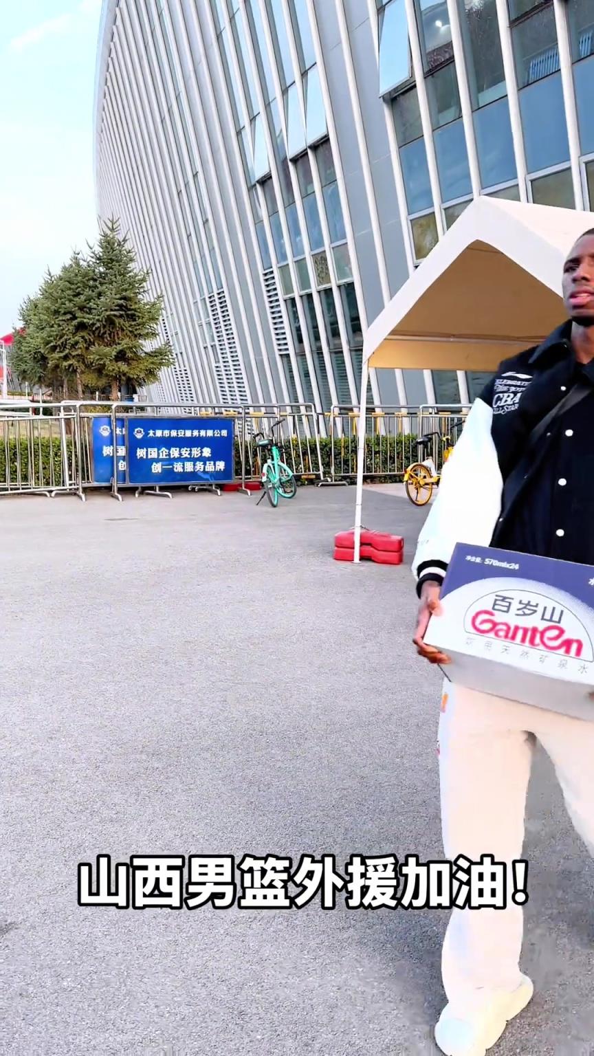 不是！你們山西外援合同還包括搬水的？